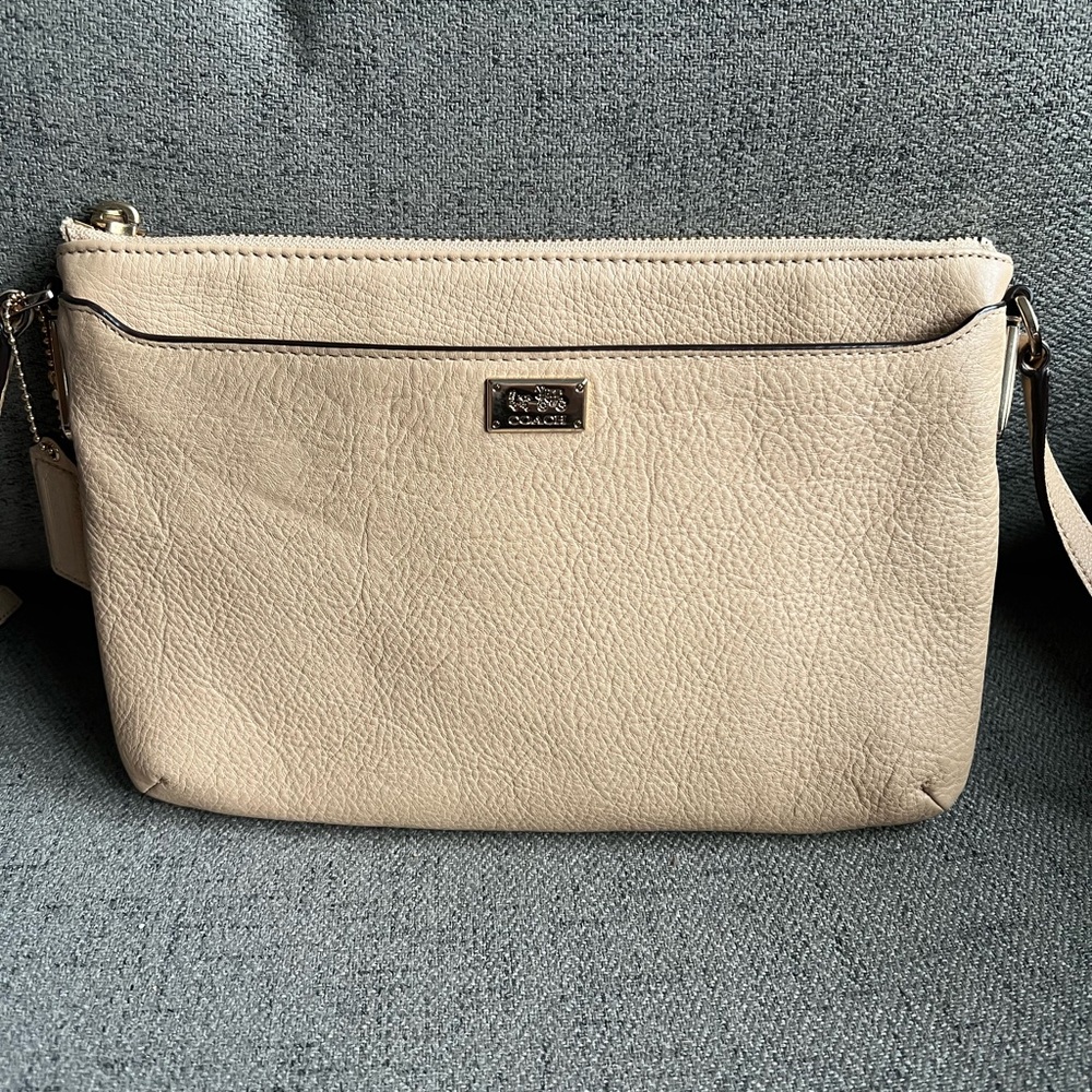 Coach 49992 Madison Leather East West Swingpack Like New